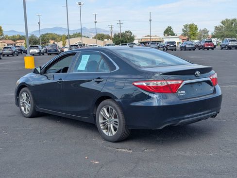 Used 2017 Toyota Camry SE w/ Moonroof Package FWD image 6