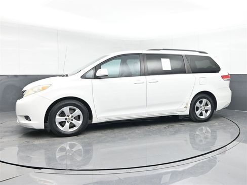 Used 2012 Toyota Sienna LE image 8