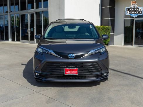 Used 2025 Toyota Sienna XLE w/ XLE Plus Package AWD/4WD image 2