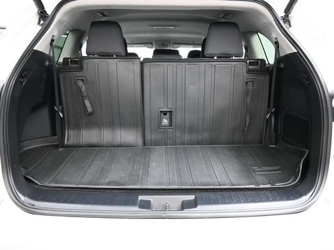 Used 2023 Toyota Highlander LE FWD image 18