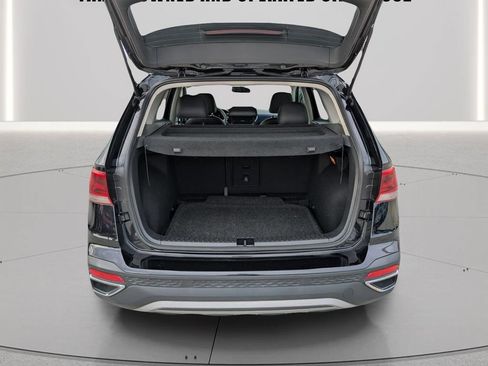 Used 2022 Volkswagen Taos SE w/ Panoramic Sunroof Package FWD image 10