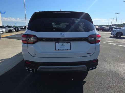 Certified 2023 Honda Pilot Touring image 7