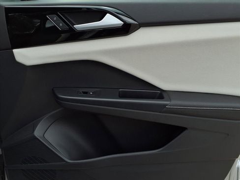 Certified 2025 Volkswagen Taos S image 24