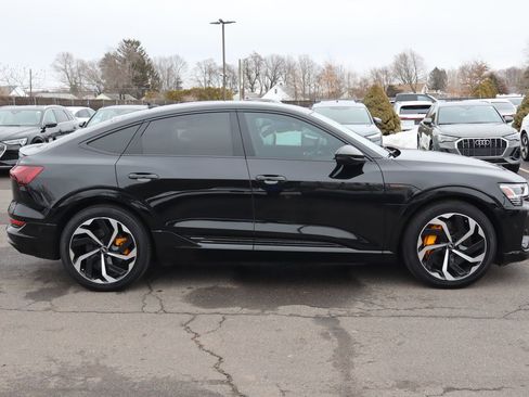 Used 2022 Audi e-tron Premium Plus w/ Premium Plus Package image 4