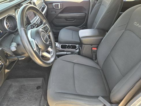 Used 2018 Jeep Wrangler Unlimited Sahara AWD/4WD image 13