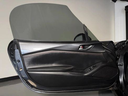 Used 2016 MAZDA MX-5 Miata Club RWD image 17