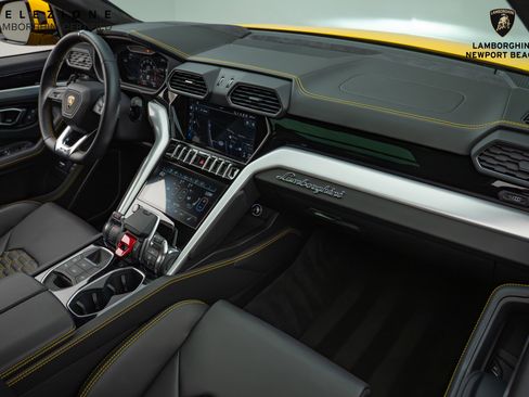 Used 2022 Lamborghini Urus image 20