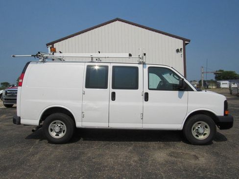 Used 2016 Chevrolet Express 2500 RWD image 2
