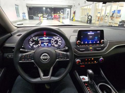 Used 2023 Nissan Altima 2.5 SV image 34