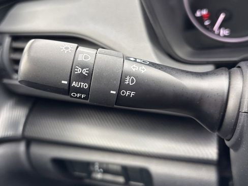 Used 2024 Subaru Crosstrek 2.0i Premium image 31