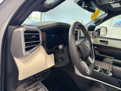 Used 2025 Toyota Sequoia Capstone AWD/4WD image 28