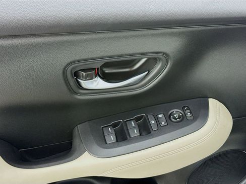 Used 2023 Honda HR-V LX image 15