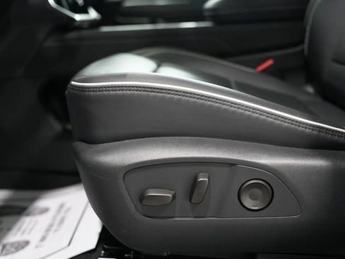 Used 2024 GMC Acadia Denali image 17