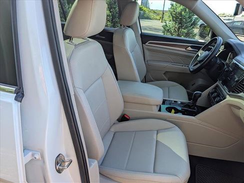 Used 2023 Volkswagen Atlas SE w/ Panoramic Sunroof Package FWD image 12