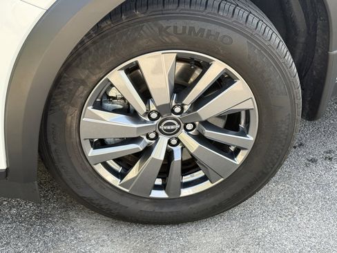 Certified 2025 Nissan Pathfinder SV image 10