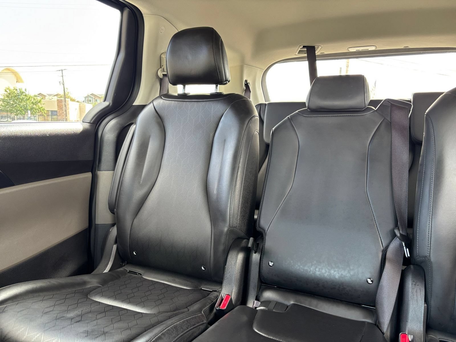 Used 2026 Kia Carnival FWD image 41