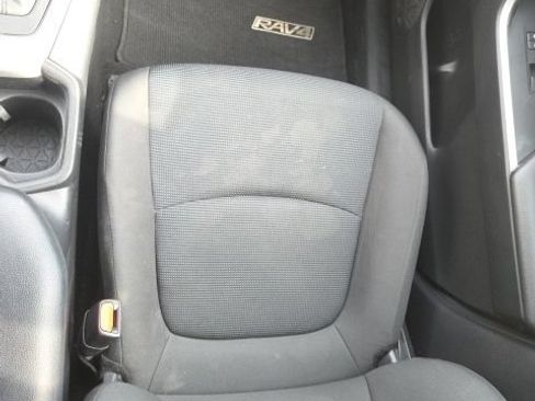 Used 2020 Toyota RAV4 LE w/ All Weather Liner Package AWD/4WD image 19
