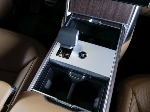 Certified 2026 Land Rover Range Rover SE AWD/4WD image 13