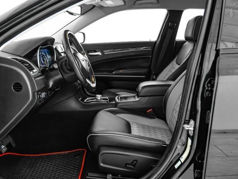 Used 2022 Chrysler 300 Touring w/ Sport Appearance Package image 29