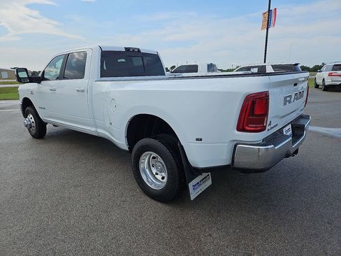 Used 2025 RAM 3500 Laramie AWD/4WD image 4