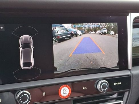 Used 2025 Porsche Macan image 24