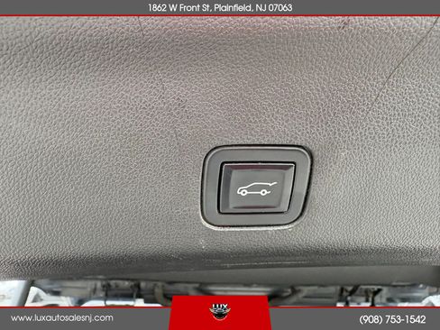 Used 2022 GMC Yukon XL SLT w/ SLT Luxury Package AWD/4WD image 39