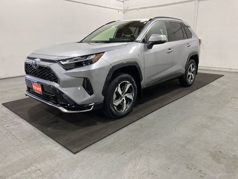 Used 2023 Toyota RAV4 SE w/ Weather & Moonroof Package image 3