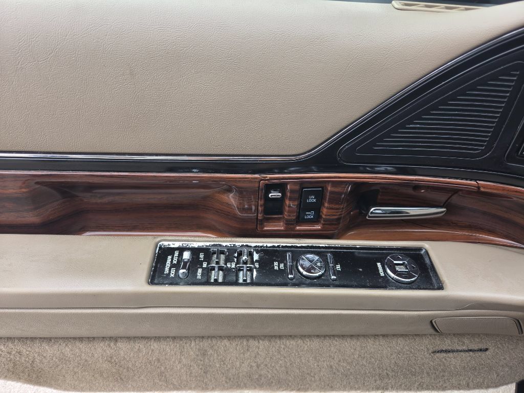 Used 1998 Buick Le Sabre Custom w/ Headliner Lighting Pkg FWD image 22