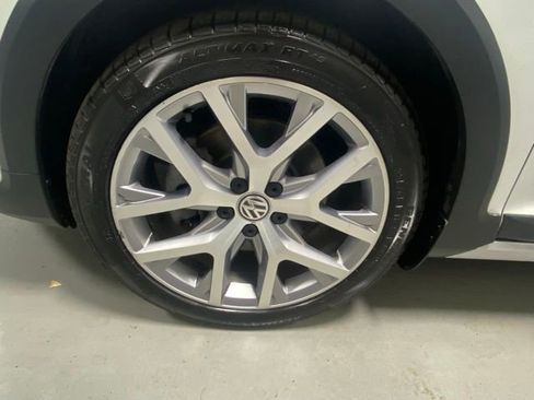 Used 2019 Volkswagen Golf Alltrack SEL image 5