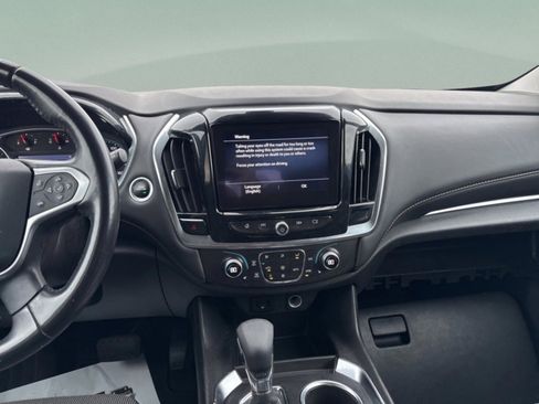 Used 2021 Chevrolet Traverse LT image 11
