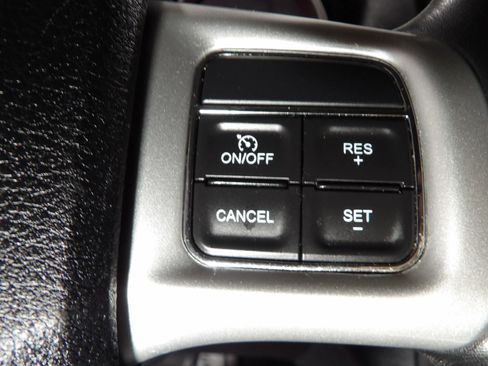 Used 2019 Dodge Journey SE w/ Connectivity Group FWD image 18