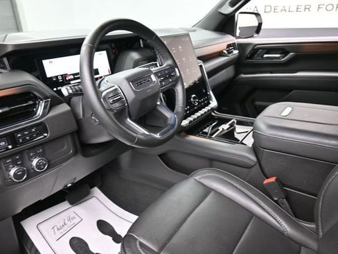 Used 2025 GMC Yukon XL Denali AWD/4WD image 18