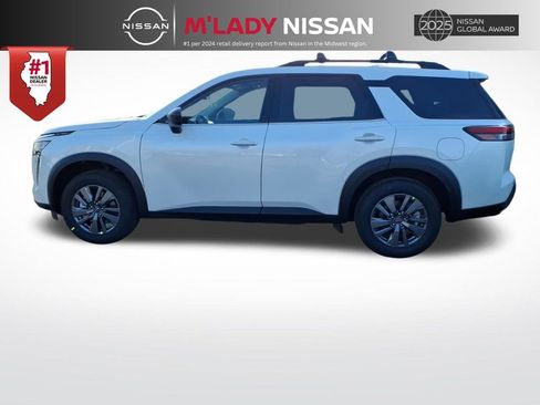 New 2026 Nissan Pathfinder SV image 4
