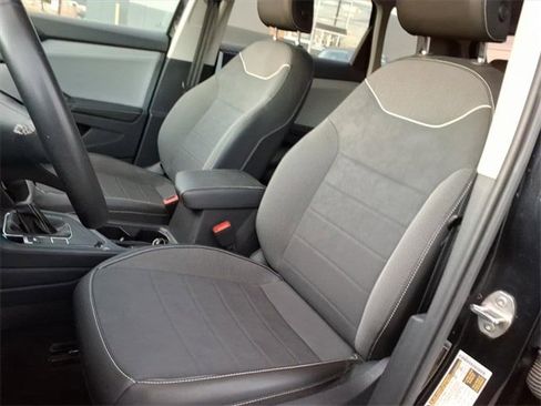 Used 2024 Volkswagen Taos SE image 11