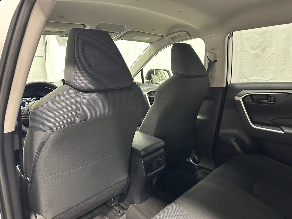 Used 2025 Toyota RAV4 LE AWD/4WD image 48