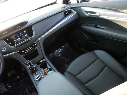 Certified 2024 Cadillac XT5 Luxury image 11