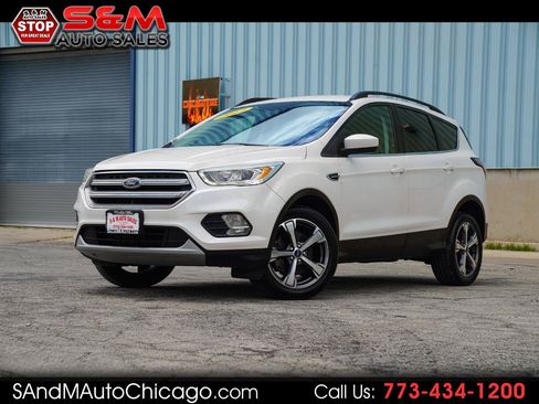 Used 2017 Ford Escape SE w/ Equipment Group 201A AWD/4WD image 1