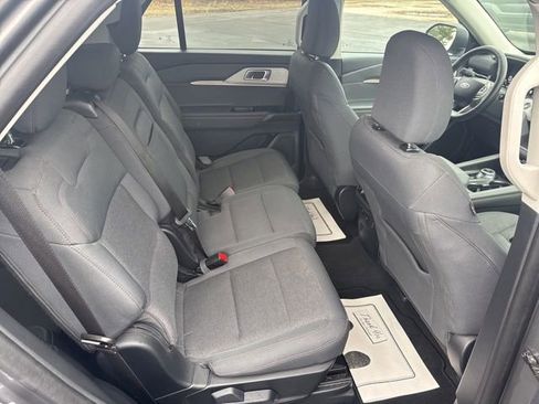 Used 2025 Ford Explorer Active image 15
