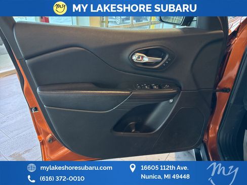 Used 2015 Jeep Cherokee Trailhawk w/ Comfort/Convenience Group image 12