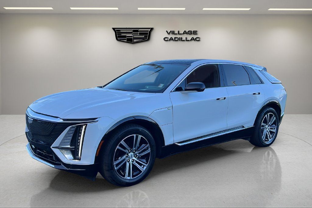 Used 2025 Cadillac Lyriq Luxury RWD image 1
