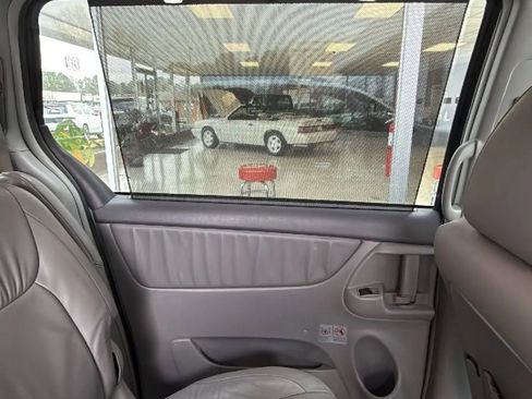 Used 2010 Toyota Sienna XLE image 29