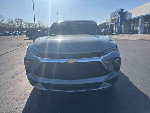 Used 2025 Chevrolet Blazer LT image 2