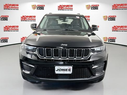 Used 2023 Jeep Grand Cherokee Laredo w/ Luxury Tech Group I AWD/4WD image 12