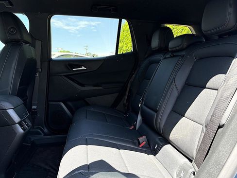 New 2026 Chevrolet Equinox LT w/ Convenience Package II FWD image 10