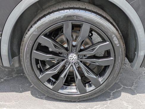Used 2021 Volkswagen Tiguan SE R-Line FWD image 9