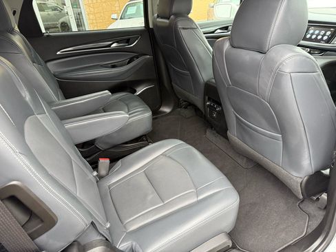 Used 2018 Buick Enclave Essence image 19