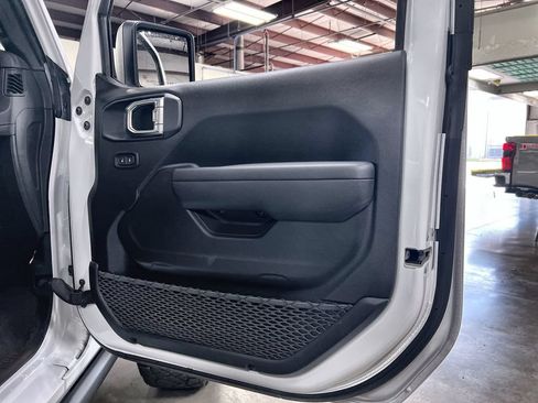 Used 2026 Jeep Wrangler Unlimited Rubicon AWD/4WD image 35