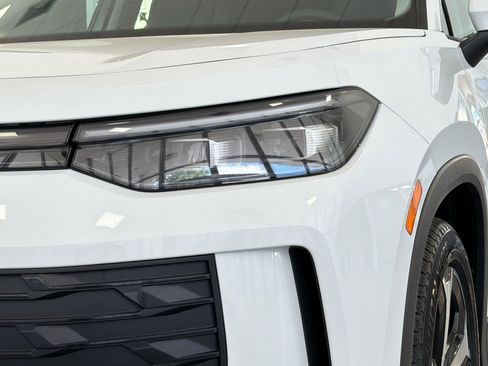 New 2026 Volkswagen Tiguan SE FWD image 11