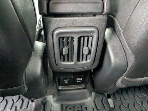 Used 2020 Jeep Compass Limited image 28