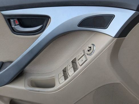 Used 2011 Hyundai Elantra Limited image 25